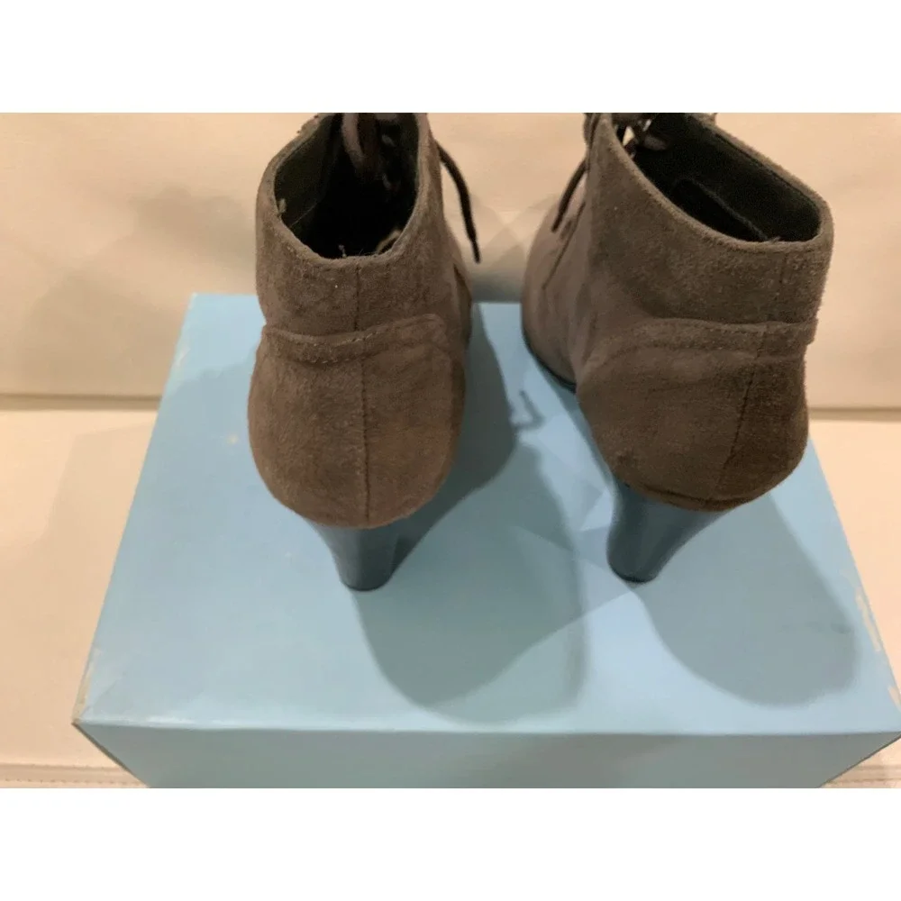 White‎ Mountain Women's Gray Suede Lace Up Wedge Ankle Boots Size 7.5